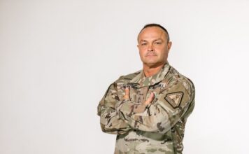 Dlaczego warto na jesień wybrać odzież militarną? militarny