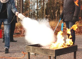 Czy gaśnicę można przewozić w bagażniku? Czy gaśnicę można przewozić w bagażniku?
