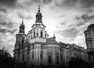 Jak dojechać do Pragi samochodem?